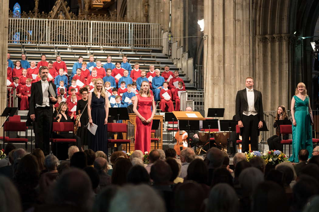 The five soloists, three cathedral choirs and the Music and Amicable Society in Worcester Cathedral. Photo © 2021 Michael Whitefoot