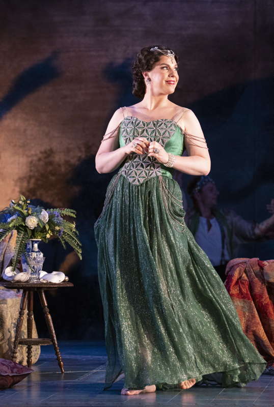 Alison Langer as Violetta Valéry in Verdi's 'La traviata'. Photo © 2022 Richard H Smith