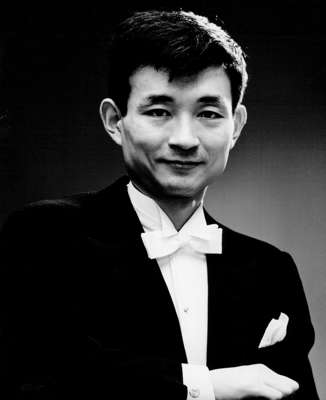 Seiji Ozawa (1935-2024). Photo © 1963 Don Hunstein