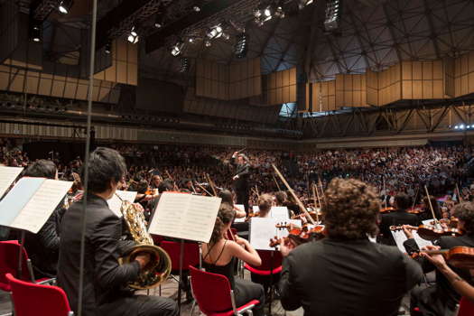 Riccardo Muti conducting at the Pala de Andrè in Ravenna. Photo © 2016 Silvia Lelli