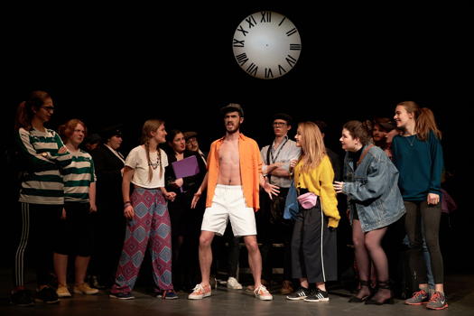 The Brazilian (Edward Daly) gees up the chorus in Opera Warwick's production of Offenbach's 'La Vie Parisienne'. Photo © 2019 Gabrielė Stravinskaitė