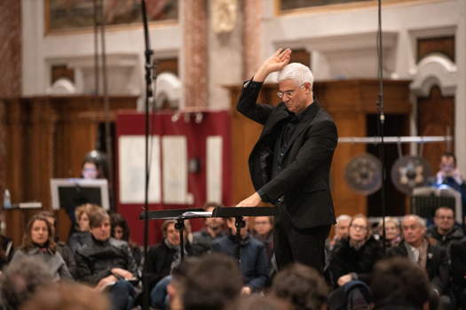 Tonino Batista conducting at Santa Maria degli Angeli in Rome. Photo © 2019 Alberto Novelli