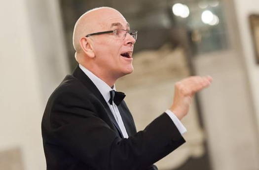 Richard Dacey conducting in 2014