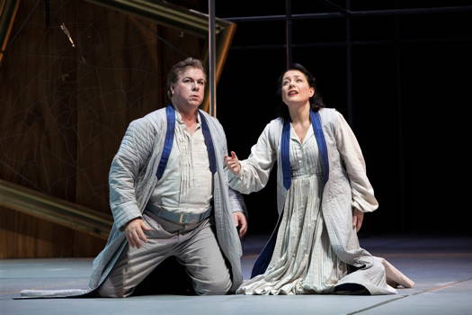 Robert Dean Smith as Siegmund and Manuela Uhl as Sieglinde in 'Die Walküre' at Teatro di San Carlo in Naples. Photo © 2019 Luciano Romano