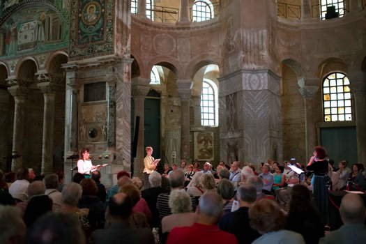 The performance of 'E immediatamente diventai sapiente' in the San Vitale Basilica. Photo © 2019 Luca Concas