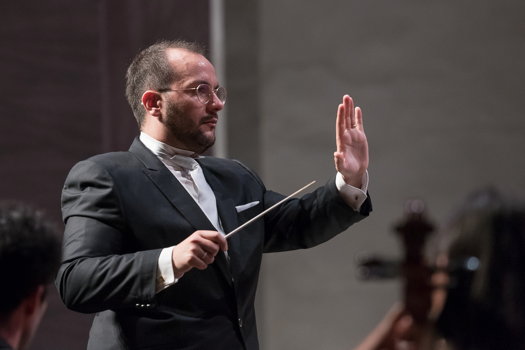 Jacopo Rivani conducting 'Zorba the Greek' on 7 June 2019. Photo © 2019 Angelo Palmieri