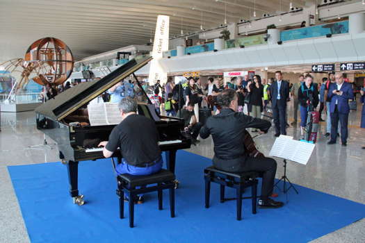 Luigi Piovano and Antonio Pappano performing at Rome Airport on 17 July 2019