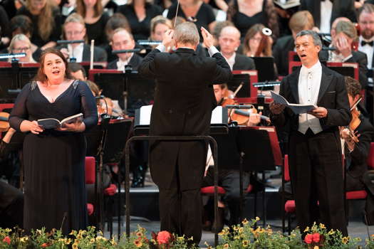 Soloists Katherine Broderick and Roderick Williams in Vaughan Williams' 'A Sea Symphony', with Geraint Bowen conducting. Photo © 2019 Michael Whitefoot