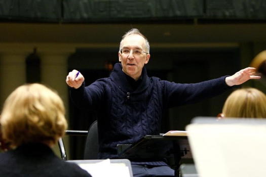 Keith Burstein conducting the Kaunas City Symphony Orchestra