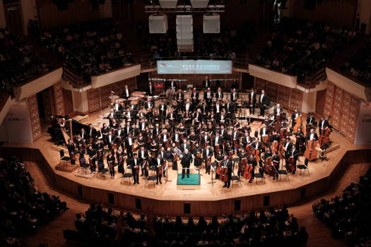 Jaap van Zweden and the Hong Kong Philharmonic Orchestra. Photo © 2019 Ka Lam