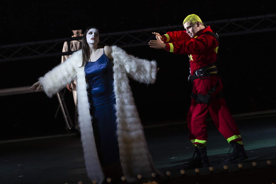 Rafaela Albuquerque as Ilaria Occhini and Timofei Baranov as Kunt the Martian in 'Un romano a Marte'. Photo © 2019 Yasuko Kageyama