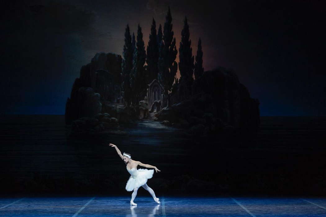 Polina Semionova in Tchaikovsky's 'Swan Lake' at Teatro dell'Opera di Roma. Photo © 2019 Yasuko Kageyama