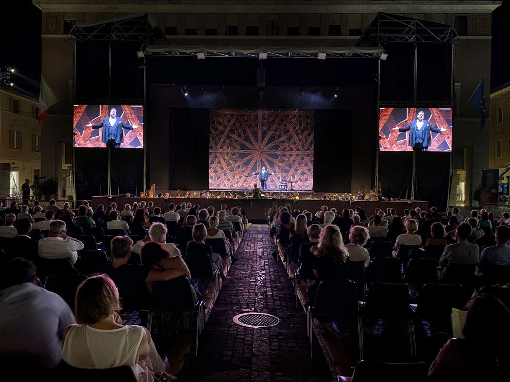 Nicola Alaimo performing at the Rossini Opera Festival with Alessandro Bonato and the Philharmonic Gioacchino Rossini on 10 August 2020