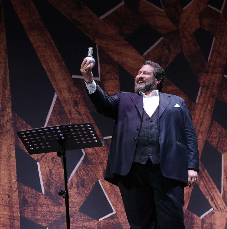 Nicola Alaimo on-stage at the 2020 Rossini Opera Festival