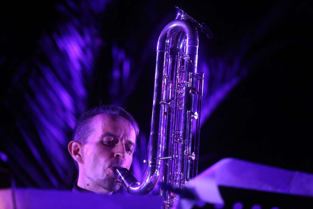Danilo Porticaro playing the saxophone in Rome. Photo © 2020 Marco Iacobucci