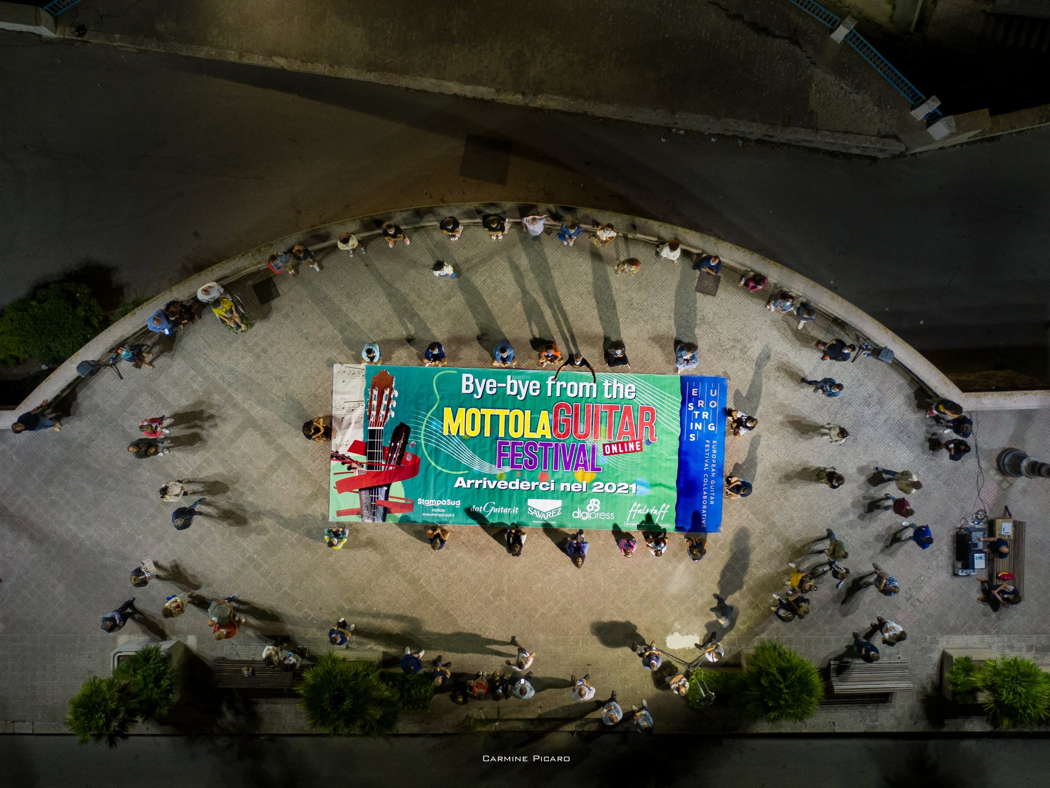 The flash mob of young guitar students in Taranto at the end of the 2020 Mottola Guitar Festival