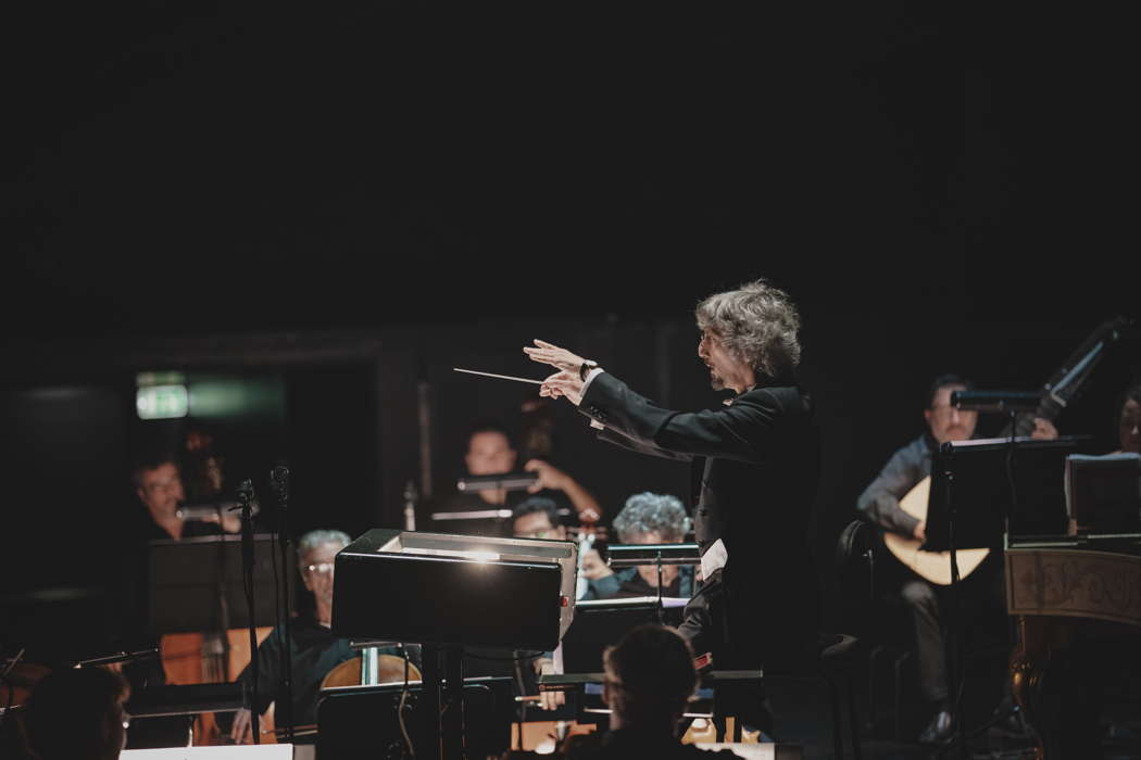Federico Maria Sardelli conducting Handel's 'Rinaldo' in Florence. Photo © 2020 Michele Monasta