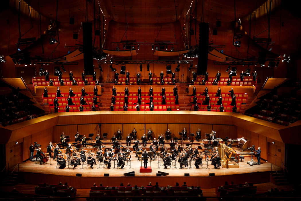 Antonio Pappano conducting the orchestra and chorus of the Accademia di Santa Cecilia