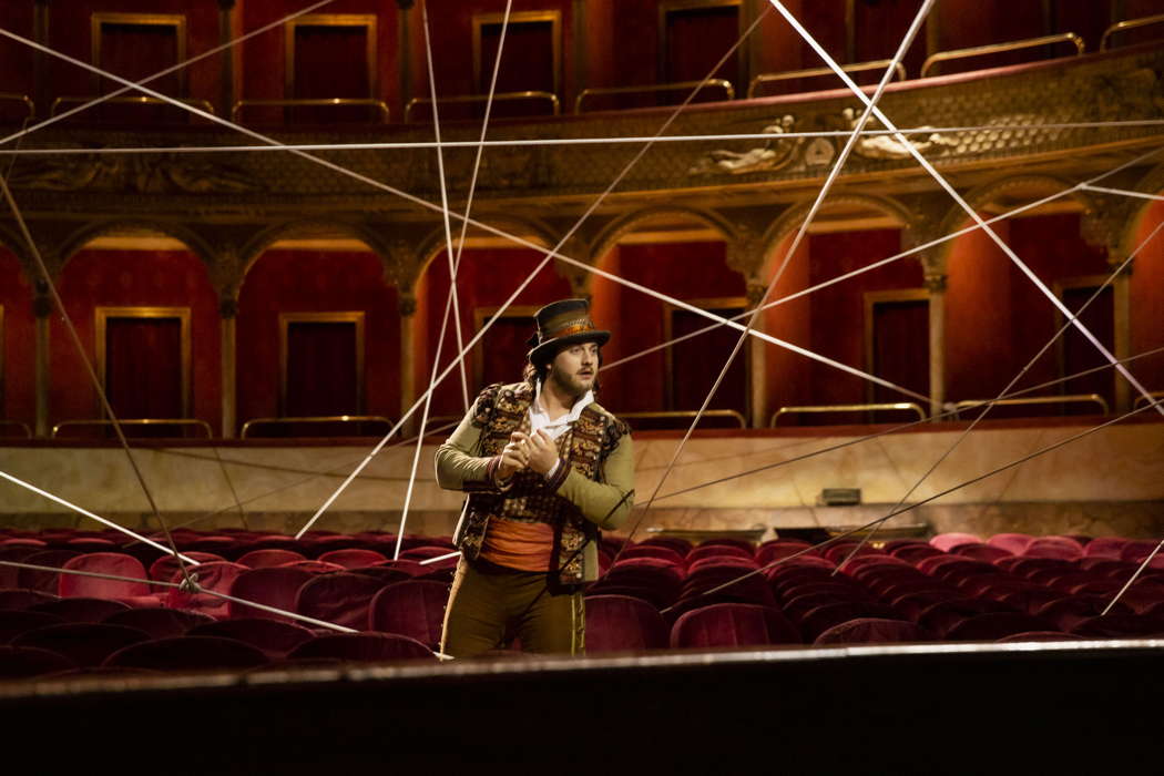 Andrzej Filończyk as Figaro in Rossini's 'The Barber of Seville' in Rome. Photo © 2020 Yasuko Kageyama