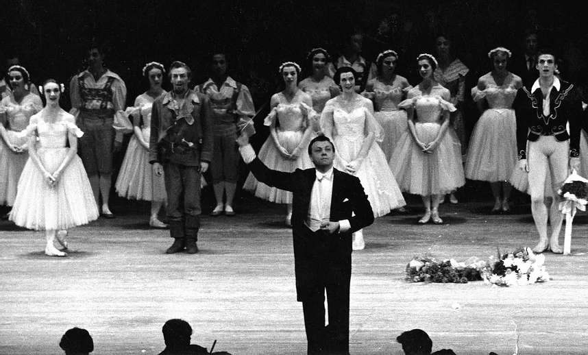 Kenneth Alwyn (1925-2020) in 1961, conducting 'Auld Lang Syne' in Osaka