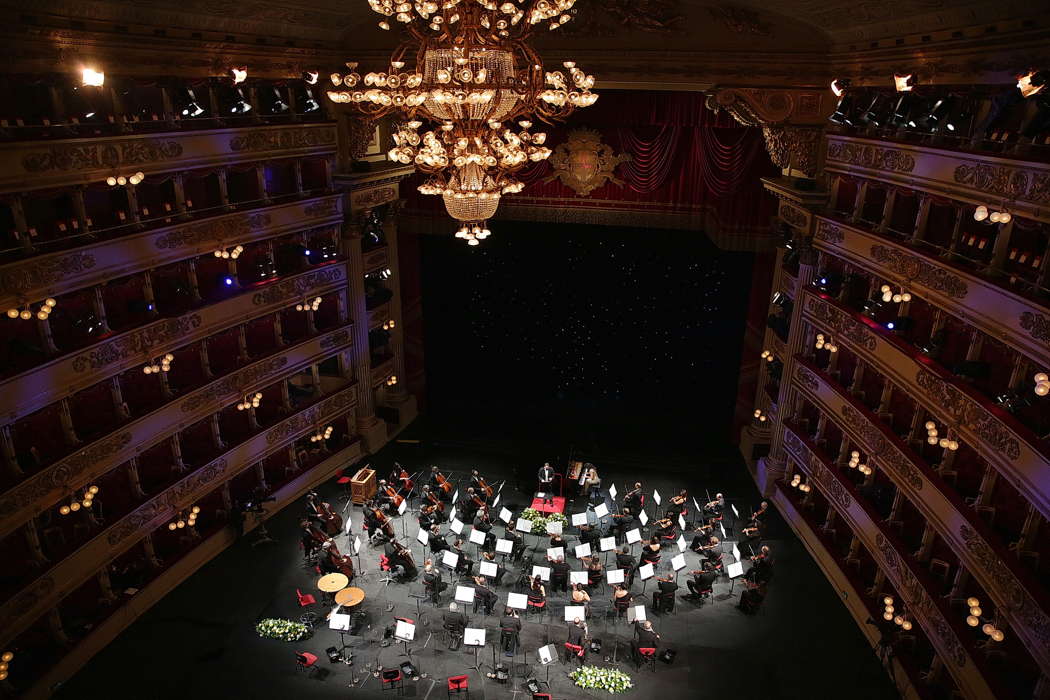 A scene from Teatro alla Scala's Christmas concert, photographed on 19 December 2020. Photo © 2020 Brescia e Amisano