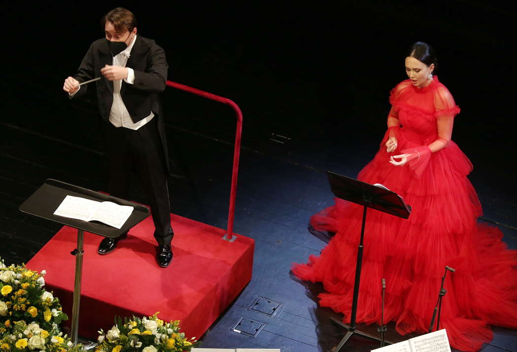 Michele Mariotti and Aida Garifullina at Teatro alla Scala's Christmas concert, photographed on 19 December 2020. Photo © 2020 Brescia e Amisano