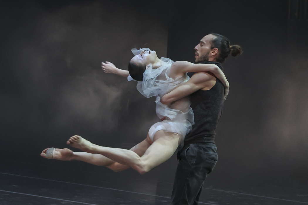 Rebecca Bianchi as Pandora and Claudio Cocino as Epimeteo in Opera Roma's 'Pandora'. Photo © 2021 Yasuko Kageyama