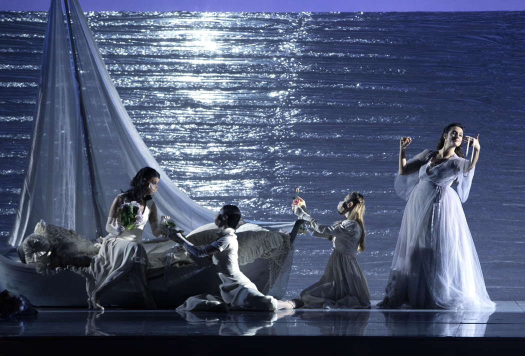 Paola Gardina as Dorabella (far right) in Mozart's 'Così fan tutte' at Teatro Regio di Torino. Photo © 2021 Silvia Lelli