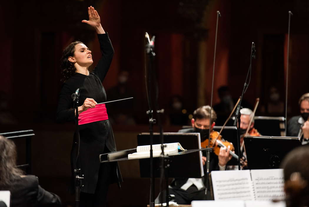 Oksana Lyniv conducting in Rome. Photo © 2021 Fabrizio Sansoni