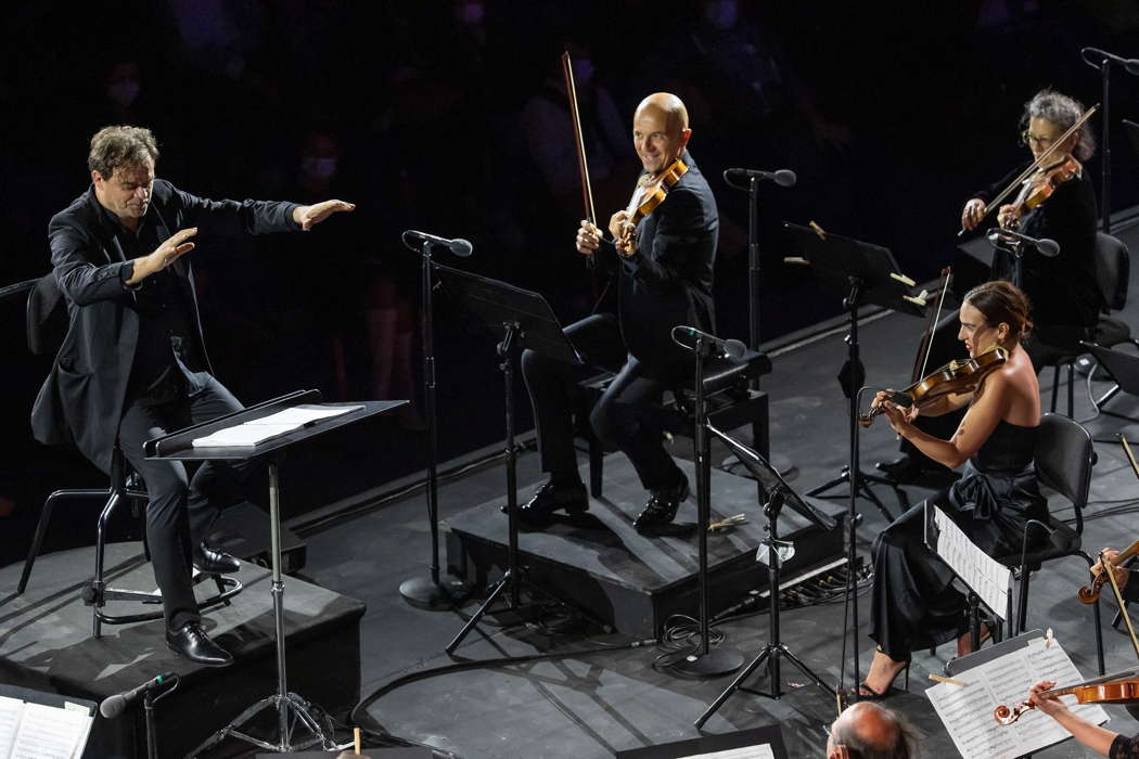 Ottavio Dantone conducting Accademia Bizantina at Rocca Brancaleone in Ravenna as part of the 2021 Ravenna Festival. Photo © 2021 Zani Casadio