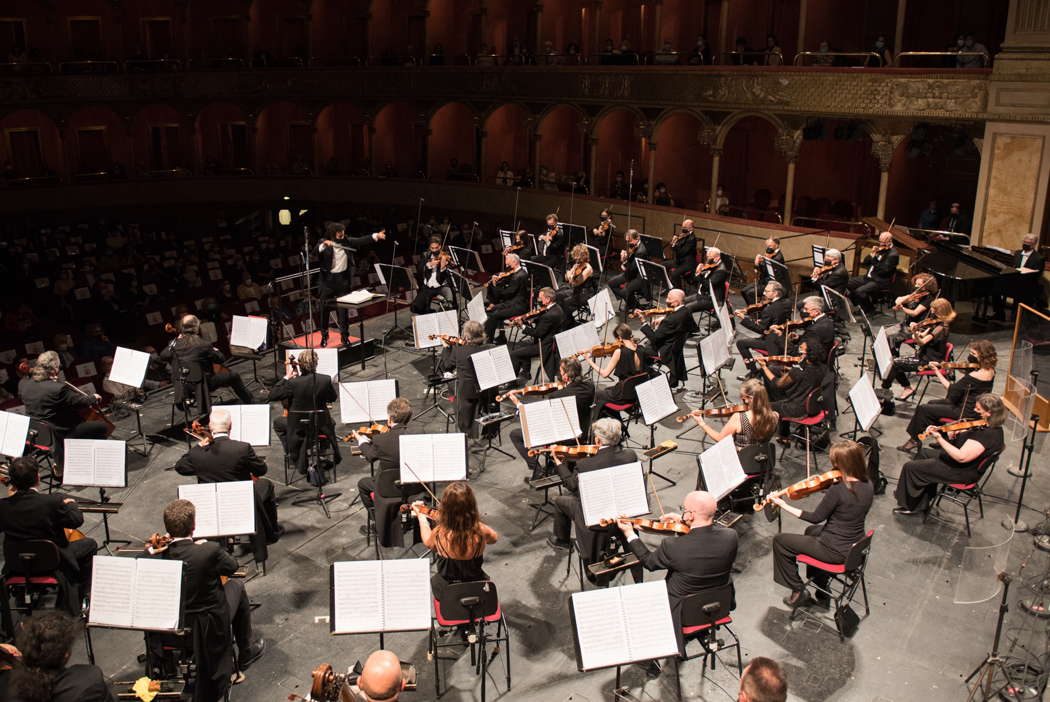 A scene from the 29 May 2021 concert by Alejo Pérez and the Teatro dell'Opera di Roma orchestra. Photo © 2021 Fabrizio Sansoni