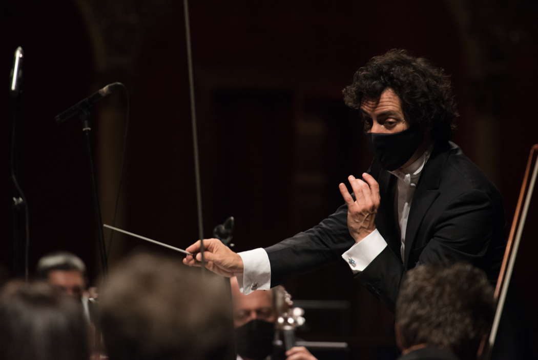 Alejo Pérez conducting the Teatro dell'Opera di Roma orchestra on 29 May 2021. Photo © 2021 Fabrizio Sansoni