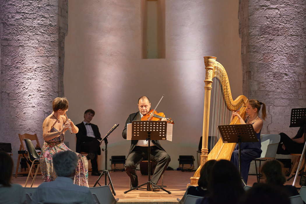 Performing Debussy in the Chiesa di Sant'Agata at the Spoleto Festival. Photo © 2021 Giovanni Hanninen