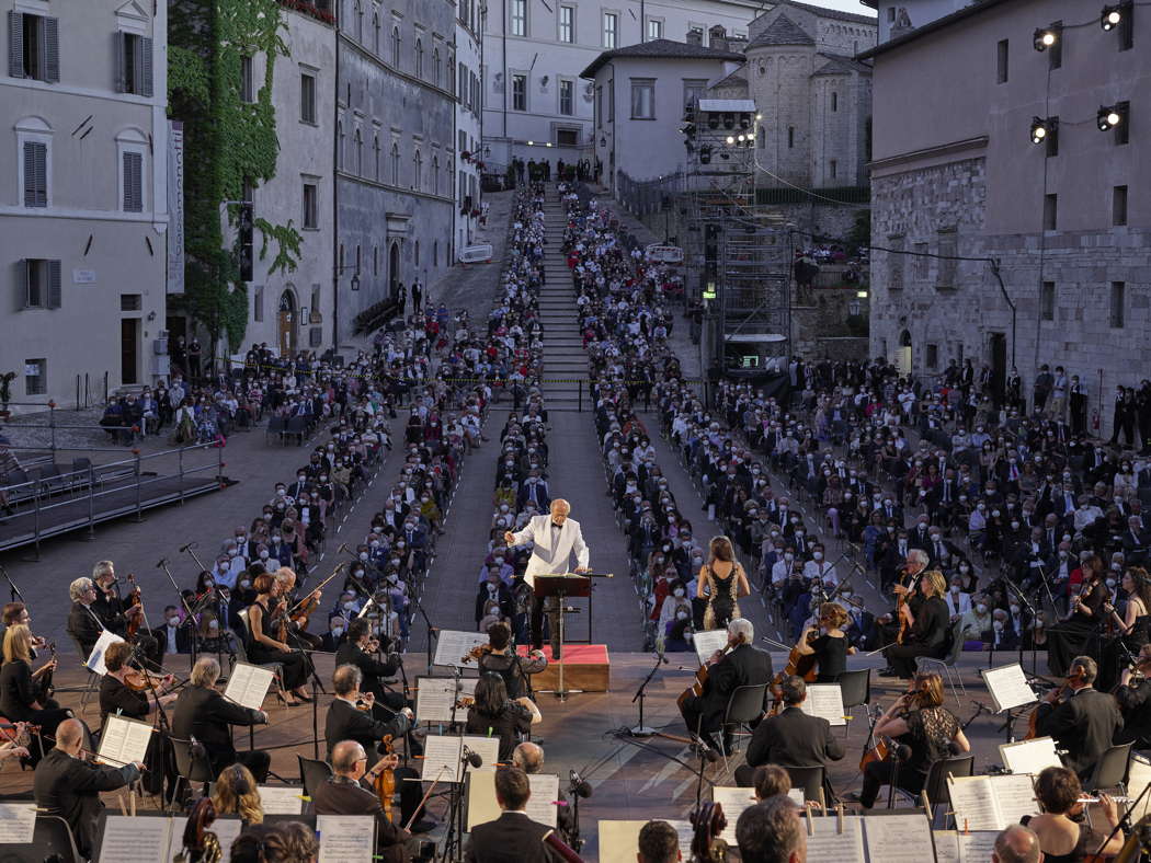 Iván Fischer and the Budapest Festival Orchestra at the Spoleto Festival. Photo © 2021 Giovanni Hanninen
