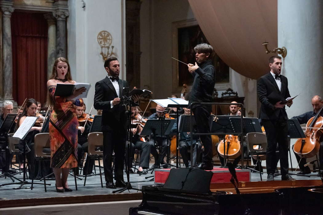 Ornella De Lucca, soprano, Pasquale Scircoli, tenor, Gianandrea Navacchia, bass, conductor Daniele Rustioni and orchestra performing Stravinsky's 'Pulcinella' at the Chigiana Festival. Photo © 2021 Roberto Testi