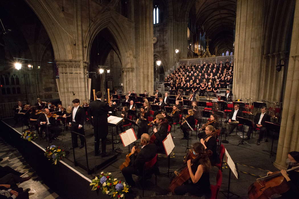 Tom Mole singing Vaughan Williams' 'Songs of Travel' with Samuel Hudson and the Philharmonia Orchestra. Photo © 2021 Michael Whitefoot