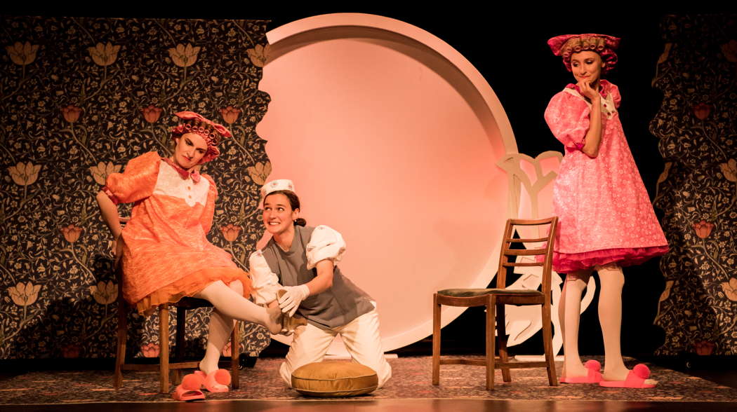 From left to right: Flora Macdonald as Armelinde, Camilla Seale as Le Prince Charmant and Olivia Carrell as Maguelonne in Pauline Viardot's 'Cendrillon' at the Buxton Festival. Photo © 2021 Genevieve Girling