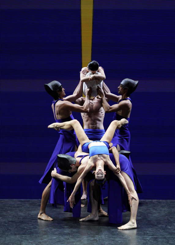 Ballet choreography in 'Moïse et Pharaon' at the Rossini Opera Festival. Photo © 2021 Studio Amati Bacciardi