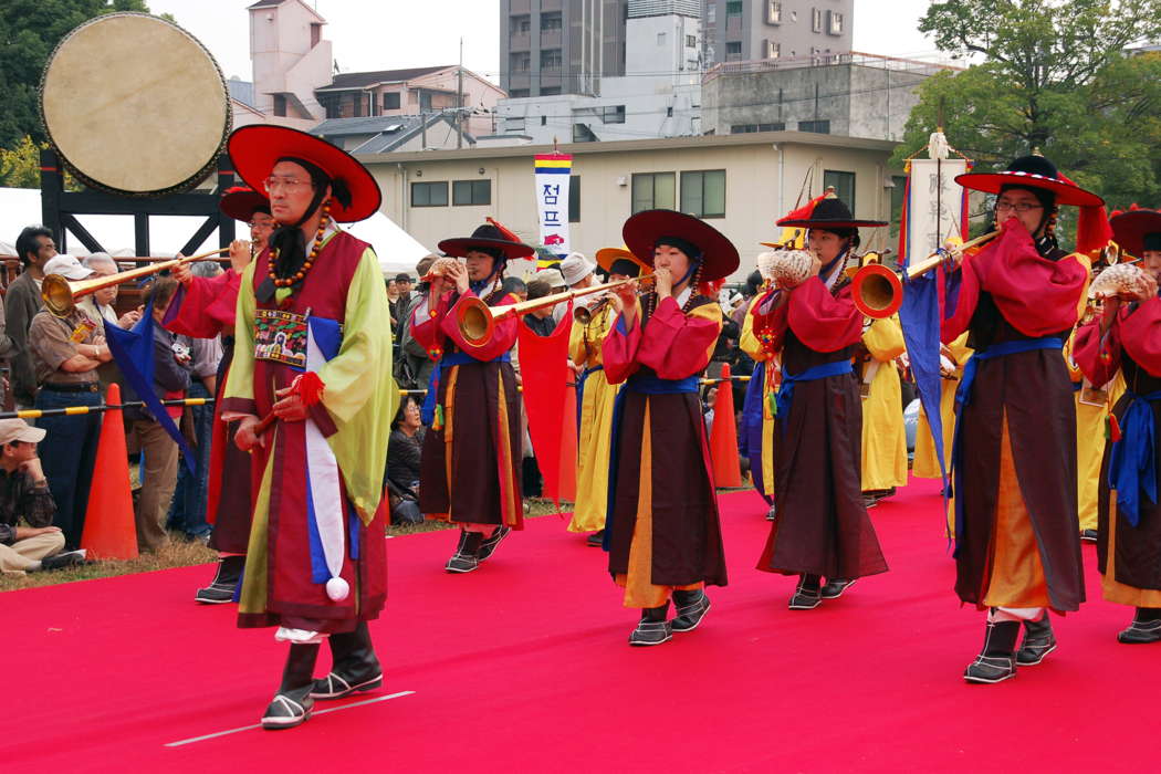 A 2006 photo by M Louis of a traditional Korean band in Seoul, South Korea (CC 2.0)