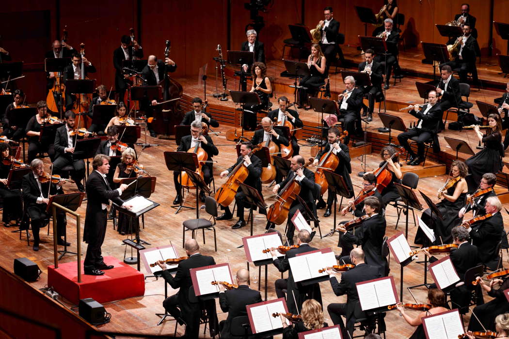 Mahler at the Parco della Musica in Rome: Jakub Hrůša conducting the Santa Cecilia Orchestra. Photo © 2021 Musacchio, Ianniello & Pasqualini