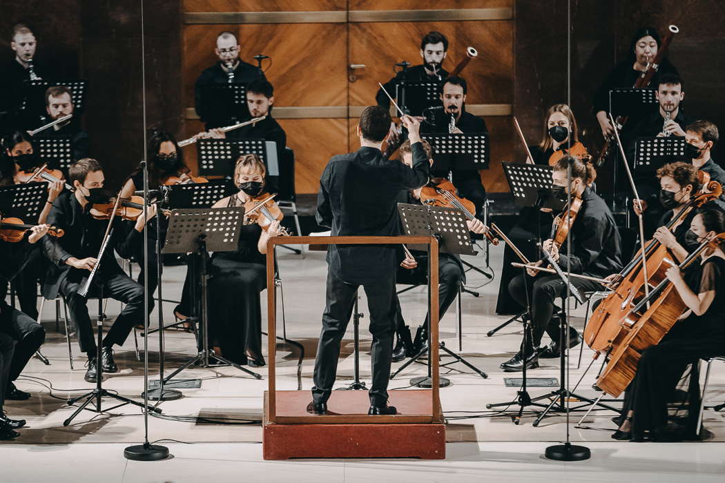 Enrico Saverio Pagano conducting the Canova Chamber Orchestra in Rome on 30 September 2021. Photo © 2021 Federico Priori