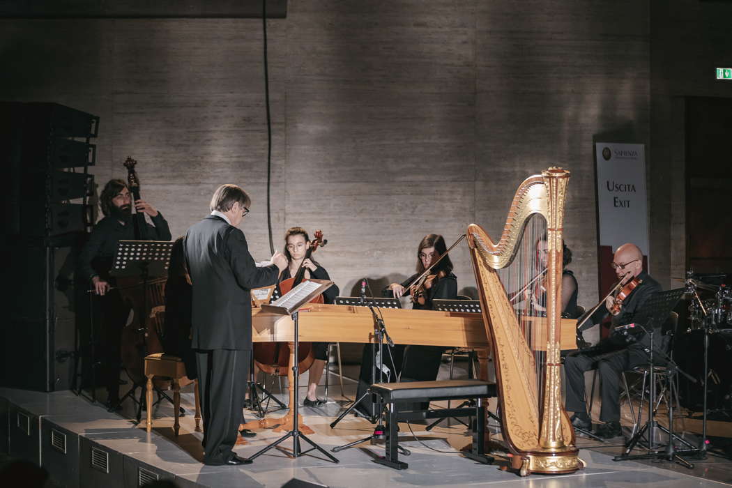 Marcello Panni directing the performance of Berio's transcription of Monteverdi's 'Il combattimento di Tancredi e Clorinda'. Photo © 2021 Andrea Caramelli and Federico Priori