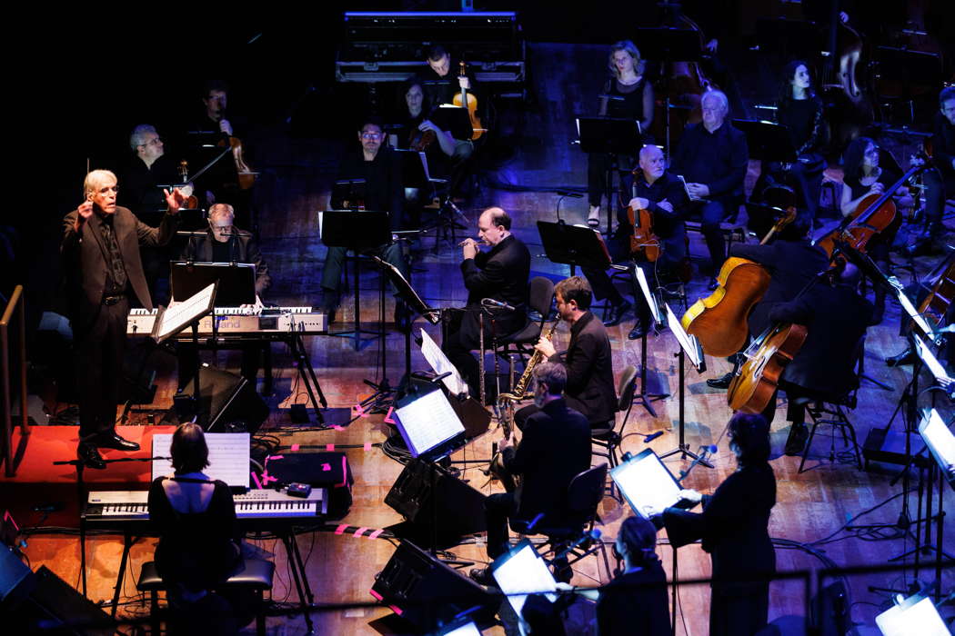 Michael Reisman conducting 'Koyaanisqatsi' by Philip Glass on 11 November 2021 in Rome. Photo © 2021 Musacchio; Ianniello & Pasqualini