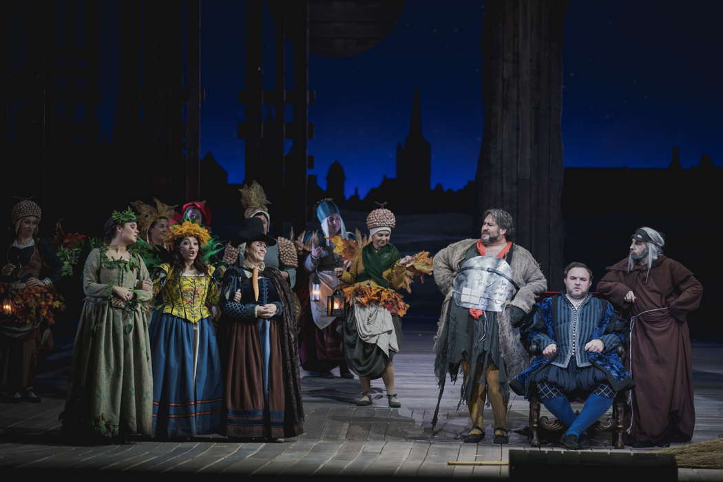 A scene from Verdi's 'Falstaff' at the Teatro del Maggio Musicale Fiorentino. Photo © 2021 Michele Monasta