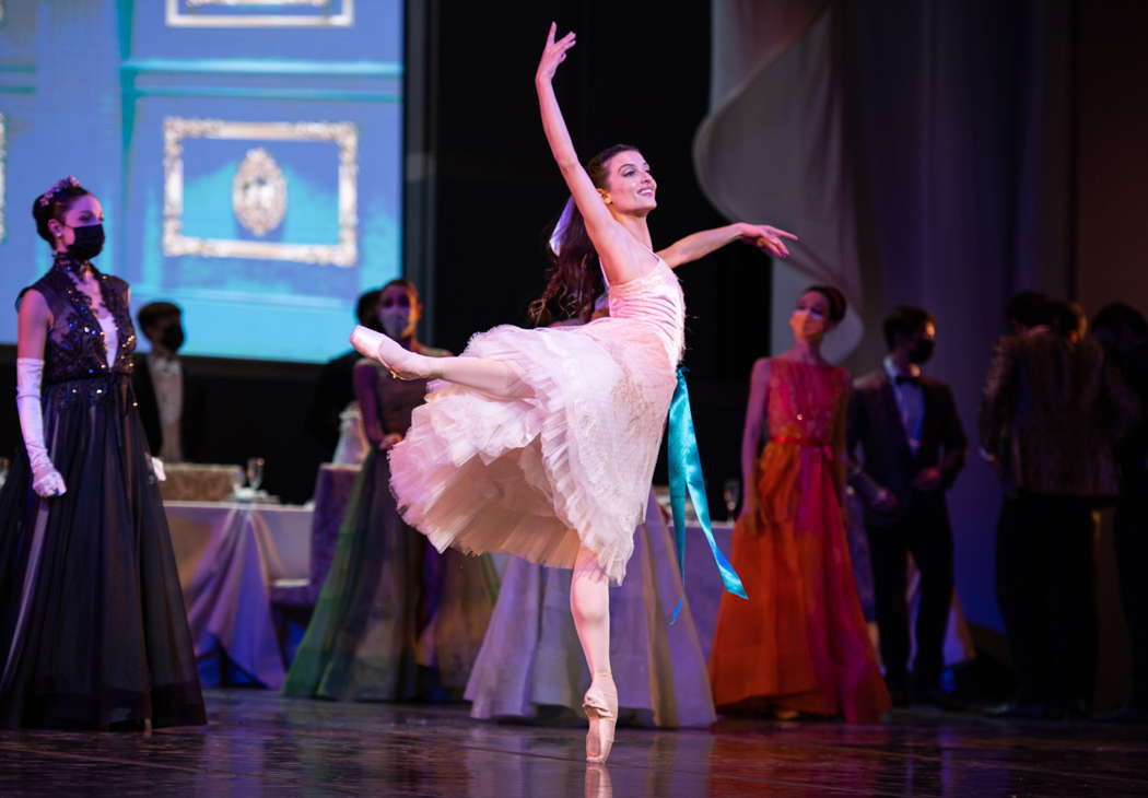 Susanna Salvi as Marie in Giuliano Peparini's 'Nutcracker'. Photo © 2021 Fabrizio Sansoni