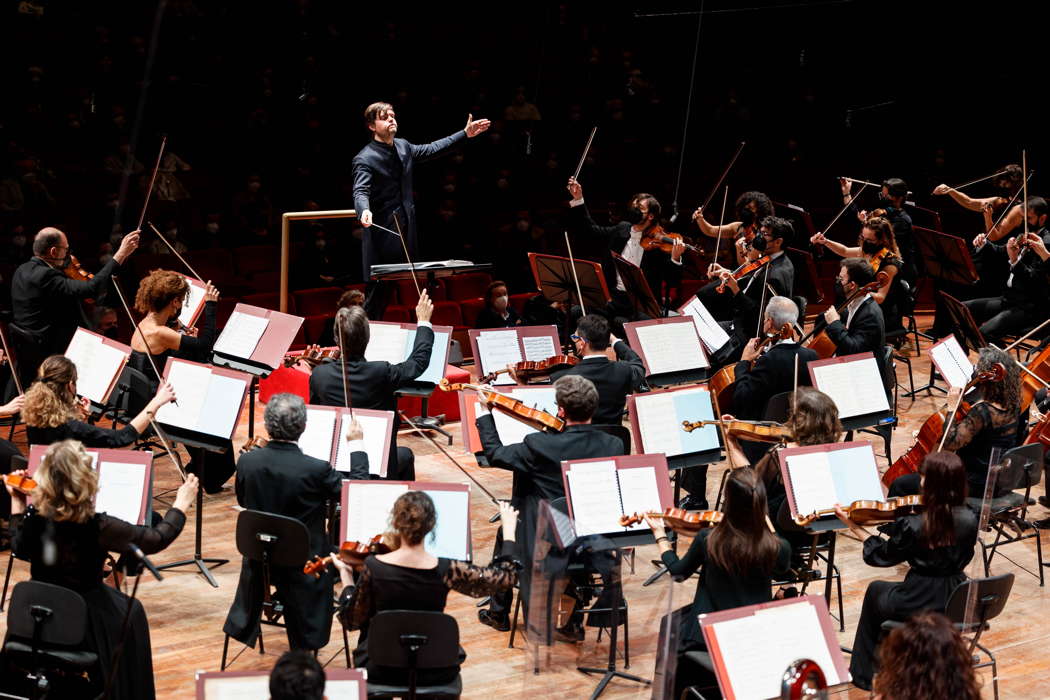 Juraj Valčuha conducting the Orchestra dell'Accademia Nazionale di Santa Cecilia at the Parco della Musica auditorium in Rome in January 2022. Photo © 2022 Musacchio, Ianniello & Pasqualini