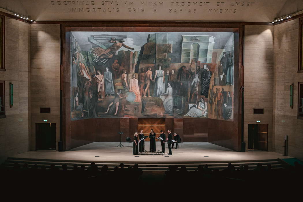 Les Arts Florissants and Paul Agnew on stage at the Aula Magna della Sapienza in Rome on 12 February 2022. Photo © 2022 Giuseppe Follacchio