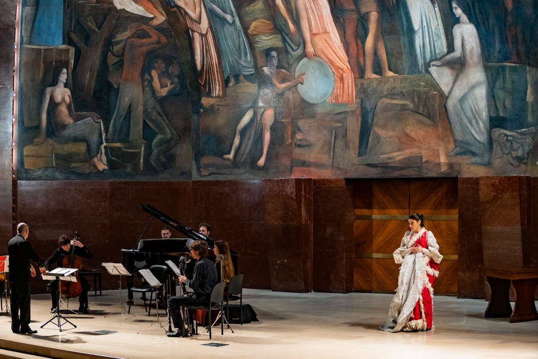 Cristina Zavalloni and the MDI Ensemble conducted by Marco Angius at the IUC 'Pierrot Lunaire' concert at the Aula Magna della Sapienza in Rome. Photo © 2022 Andrea Caramelli and Federico Priori