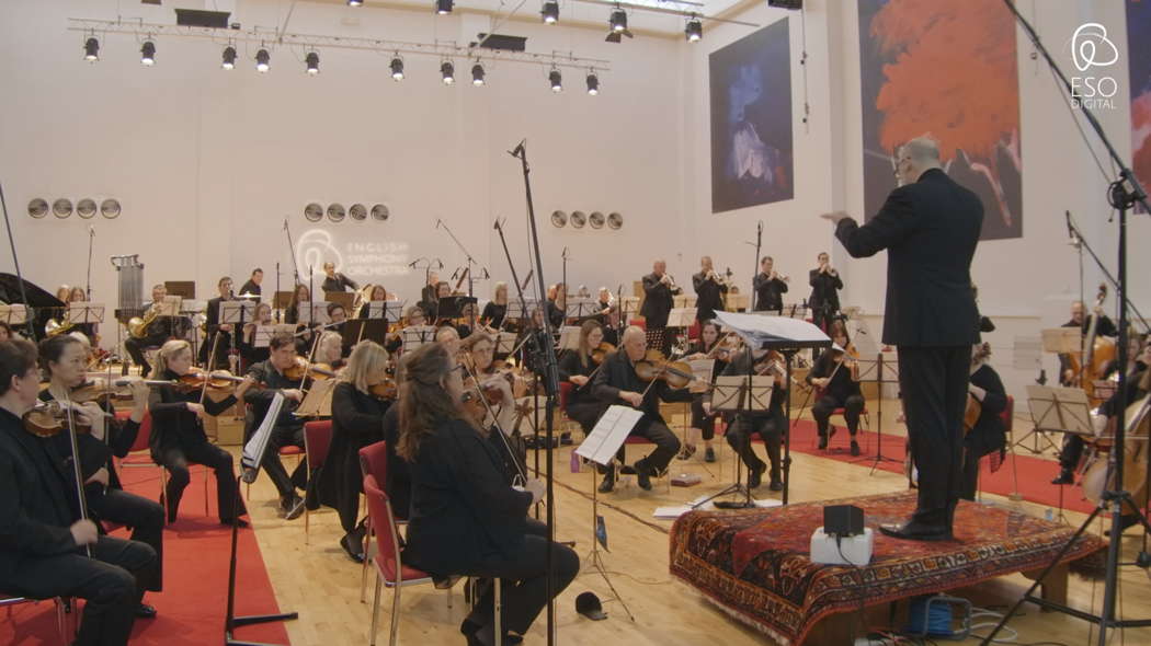 Kenneth Woods conducting the English Symphony Orchestra at the end of Adrian Williams' Symphony No 1