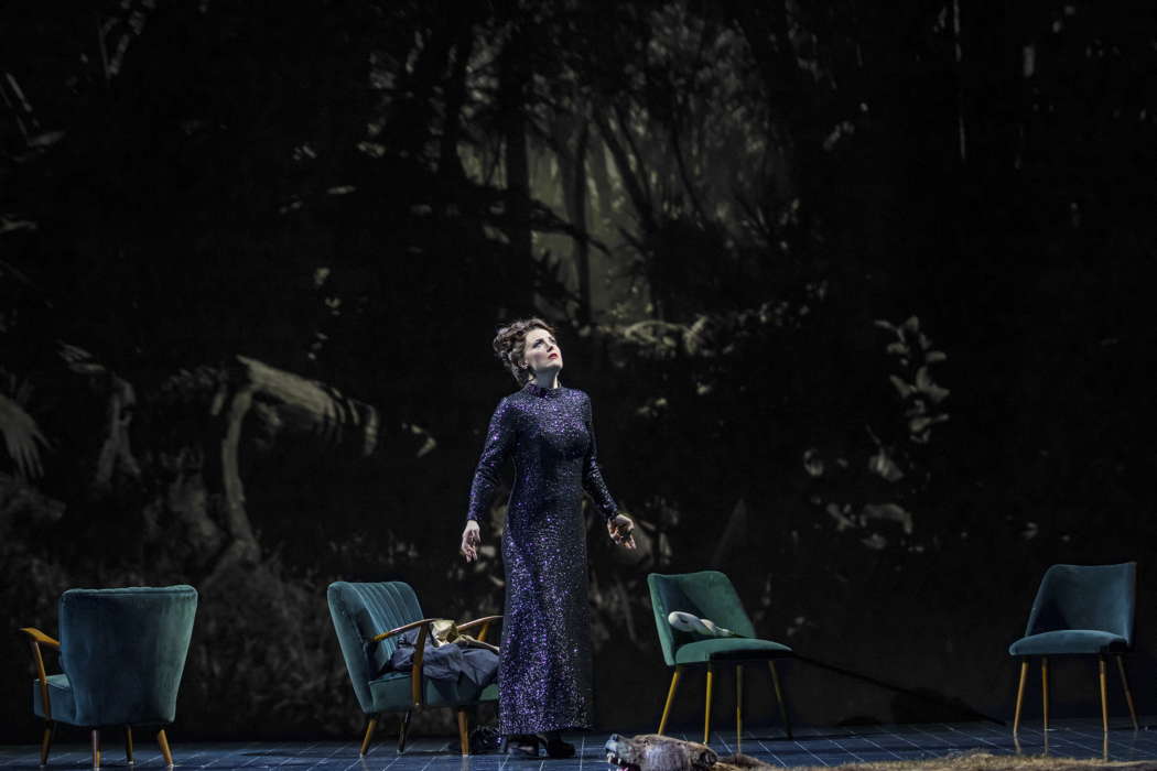 Máire Flavin in the title role of Handel's 'Alcina'. Photo © 2022 James Glossop